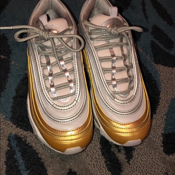 silver and gold nike’s - Picture 3 of 3